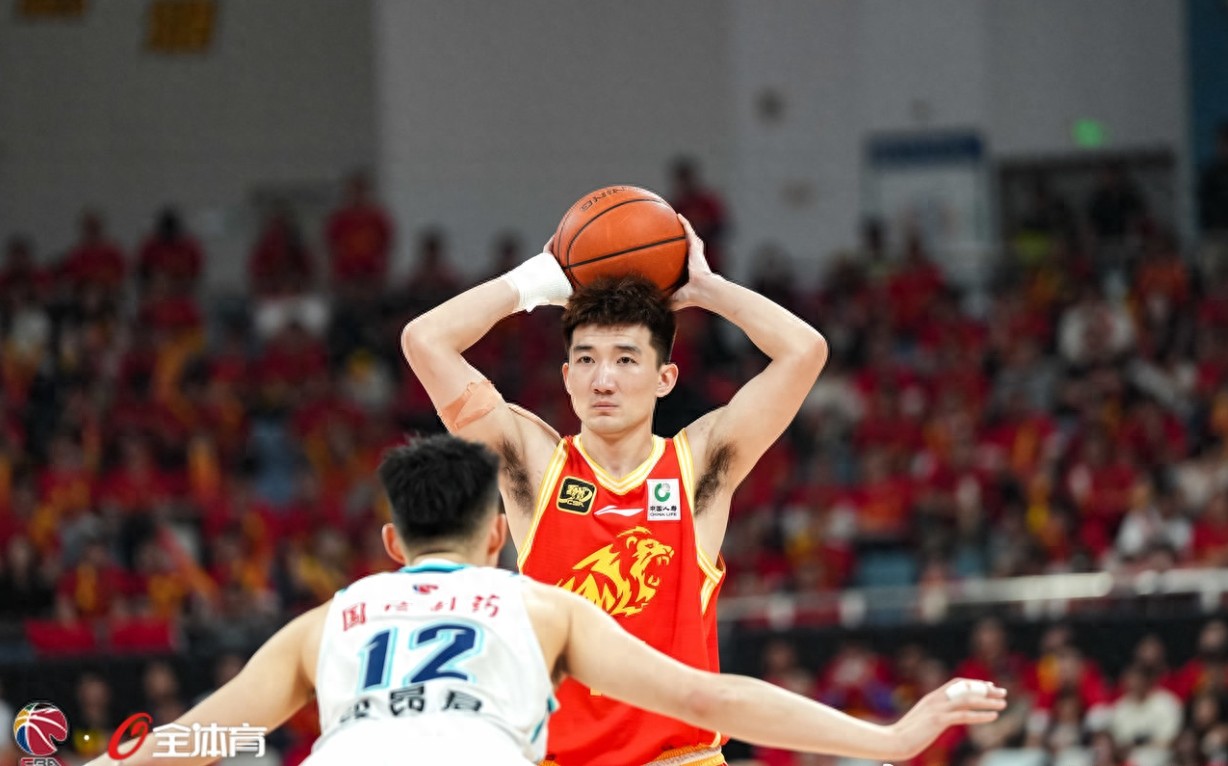 晴天霹雳!晋级遭重伤,媒曝赵嘉仁脑内颅骨骨折,胡金秋赛后哽咽